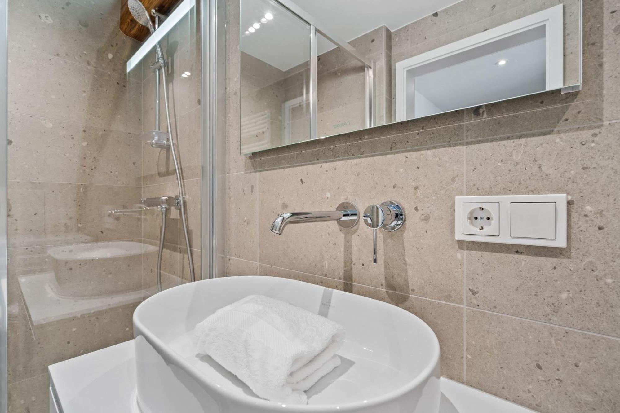 Elegant Clausen Apartment With King Bed & Wifi ลักเซมเบิร์ก ภายนอก รูปภาพ